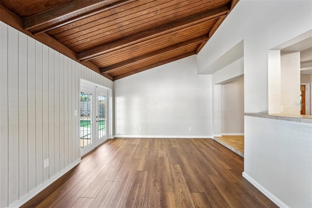 Activo con contrato: $479,900 (4 camas, 2 baños, 1896 Pies cuadrados)