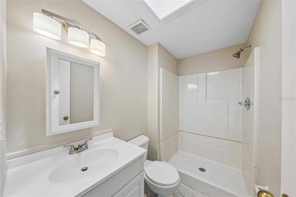 Activo con contrato: $479,900 (4 camas, 2 baños, 1896 Pies cuadrados)