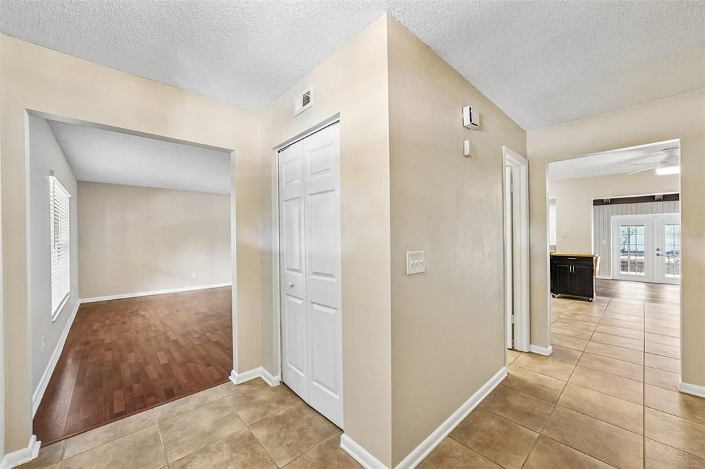 Activo con contrato: $479,900 (4 camas, 2 baños, 1896 Pies cuadrados)