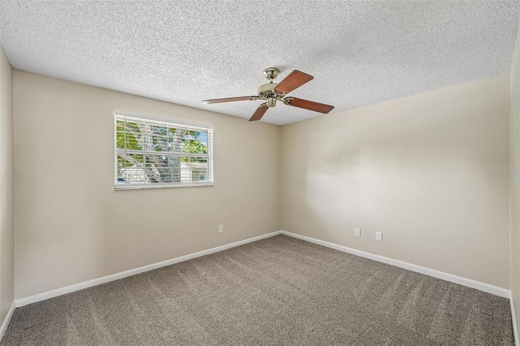 Activo con contrato: $479,900 (4 camas, 2 baños, 1896 Pies cuadrados)