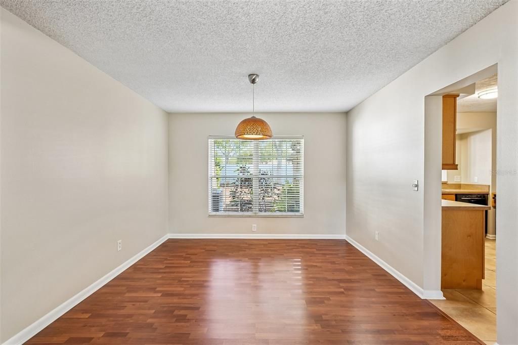Activo con contrato: $479,900 (4 camas, 2 baños, 1896 Pies cuadrados)