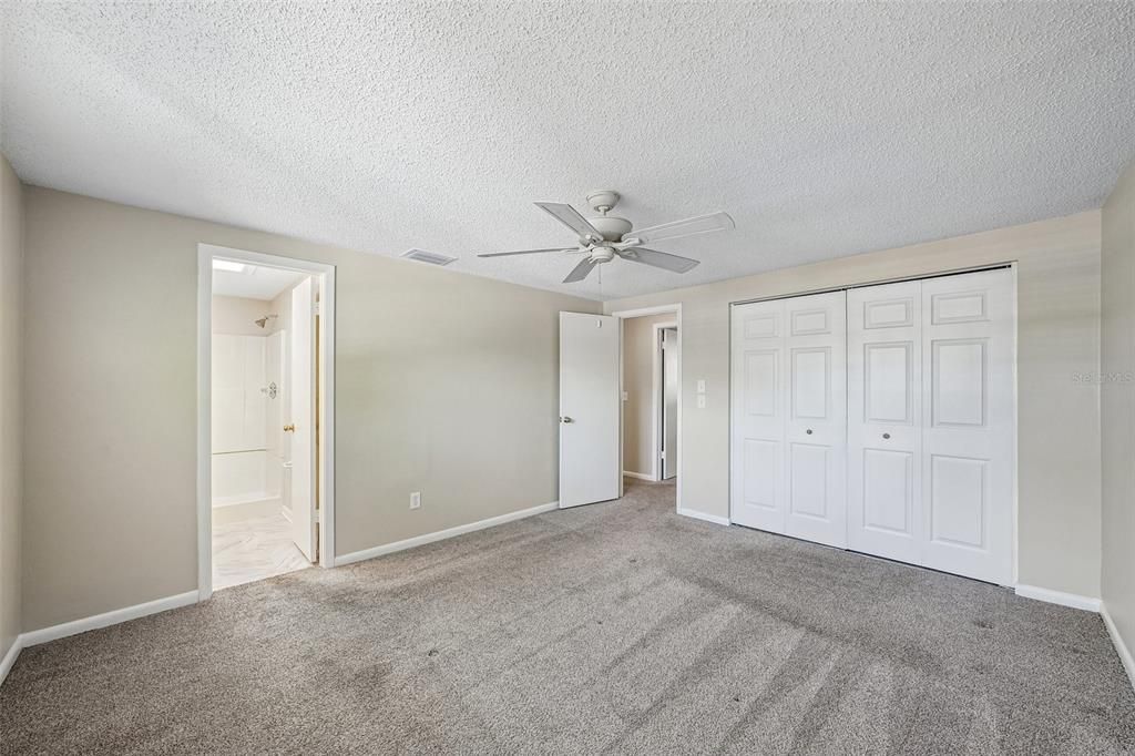 Activo con contrato: $479,900 (4 camas, 2 baños, 1896 Pies cuadrados)