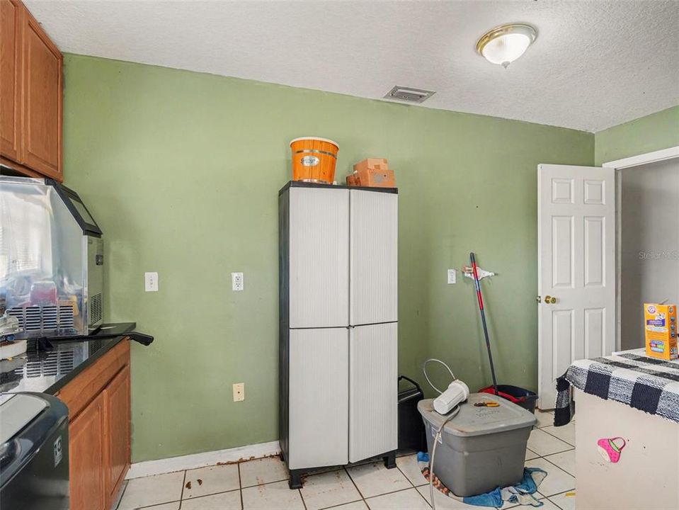 En Venta: $1,150,000 (3 camas, 2 baños, 2436 Pies cuadrados)
