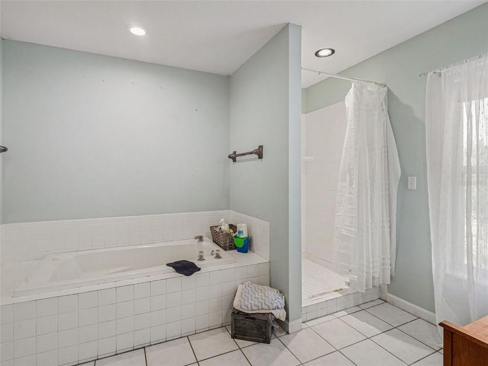 En Venta: $1,150,000 (3 camas, 2 baños, 2436 Pies cuadrados)