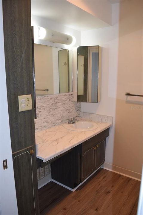 Activo con contrato: $99,900 (2 camas, 1 baños, 825 Pies cuadrados)