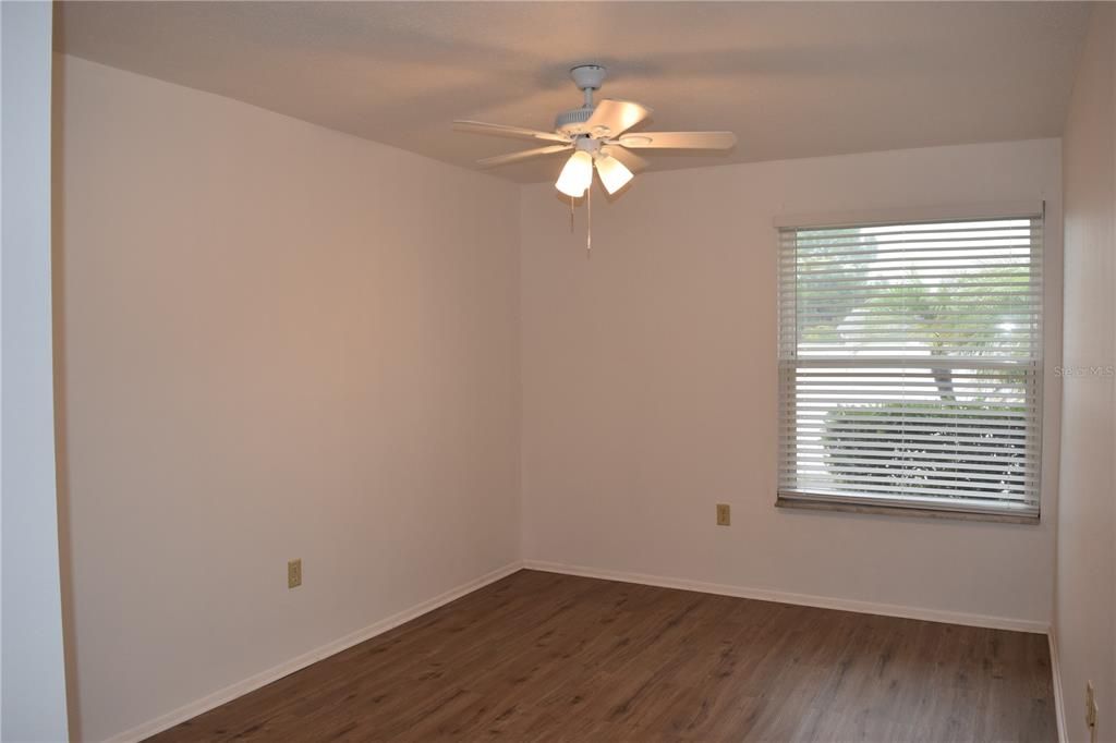 Activo con contrato: $99,900 (2 camas, 1 baños, 825 Pies cuadrados)