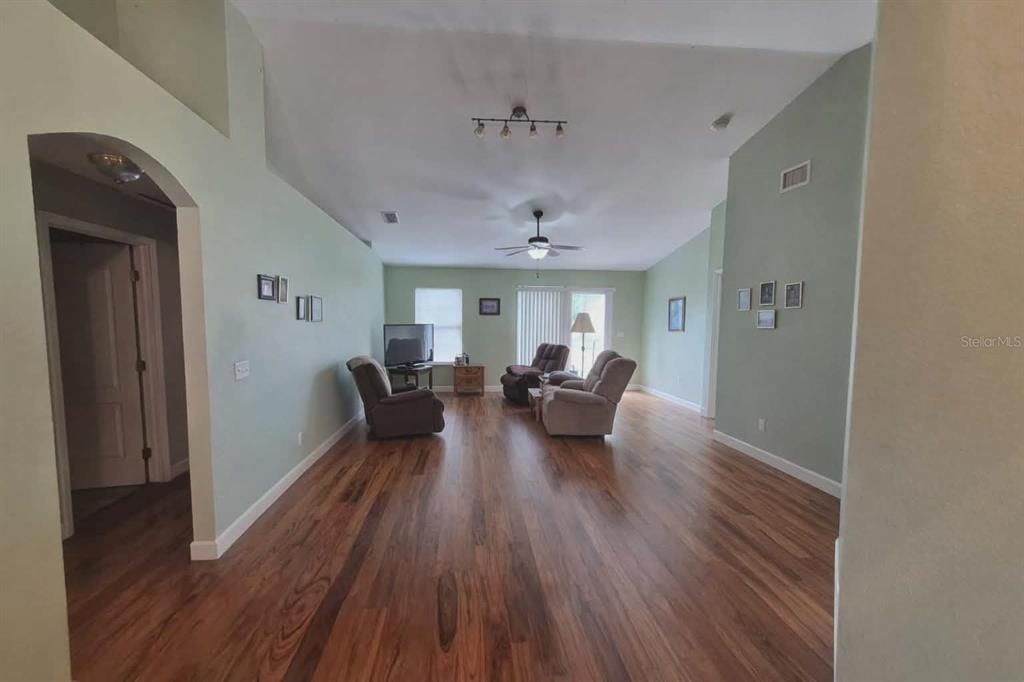 En Venta: $250,000 (3 camas, 2 baños, 1350 Pies cuadrados)