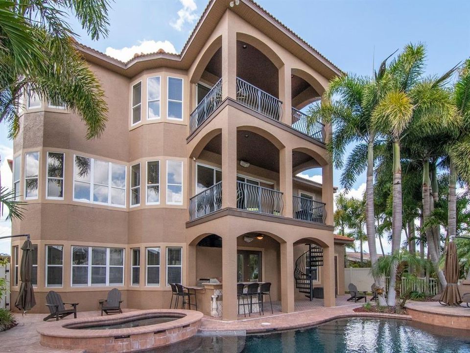 En Venta: $2,099,000 (4 camas, 3 baños, 2720 Pies cuadrados)