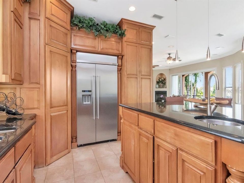 En Venta: $2,099,000 (4 camas, 3 baños, 2720 Pies cuadrados)