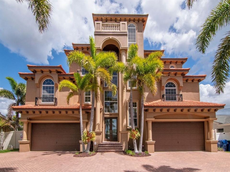 En Venta: $2,099,000 (4 camas, 3 baños, 2720 Pies cuadrados)