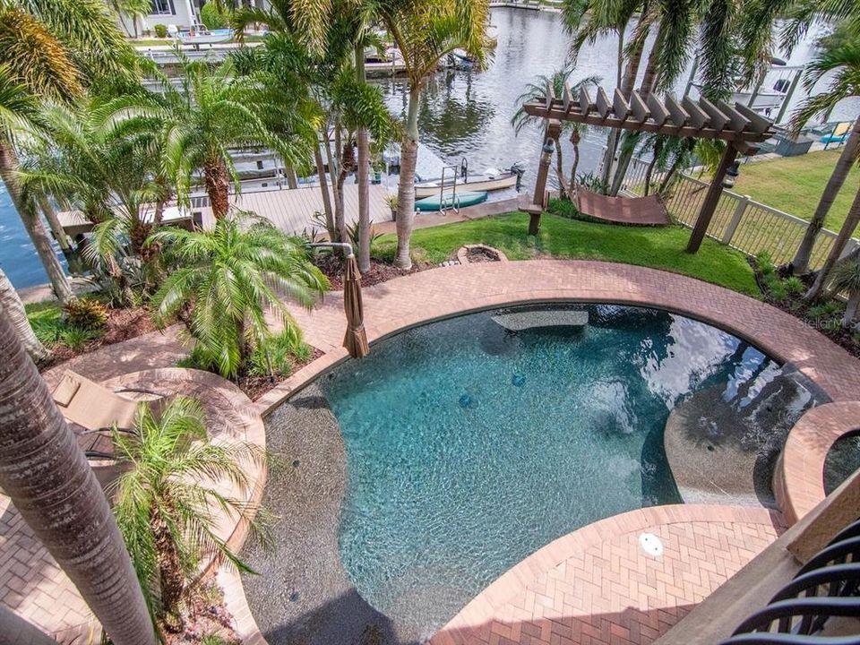 En Venta: $2,099,000 (4 camas, 3 baños, 2720 Pies cuadrados)