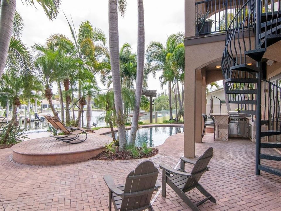 En Venta: $2,099,000 (4 camas, 3 baños, 2720 Pies cuadrados)