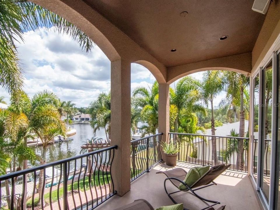 En Venta: $2,099,000 (4 camas, 3 baños, 2720 Pies cuadrados)