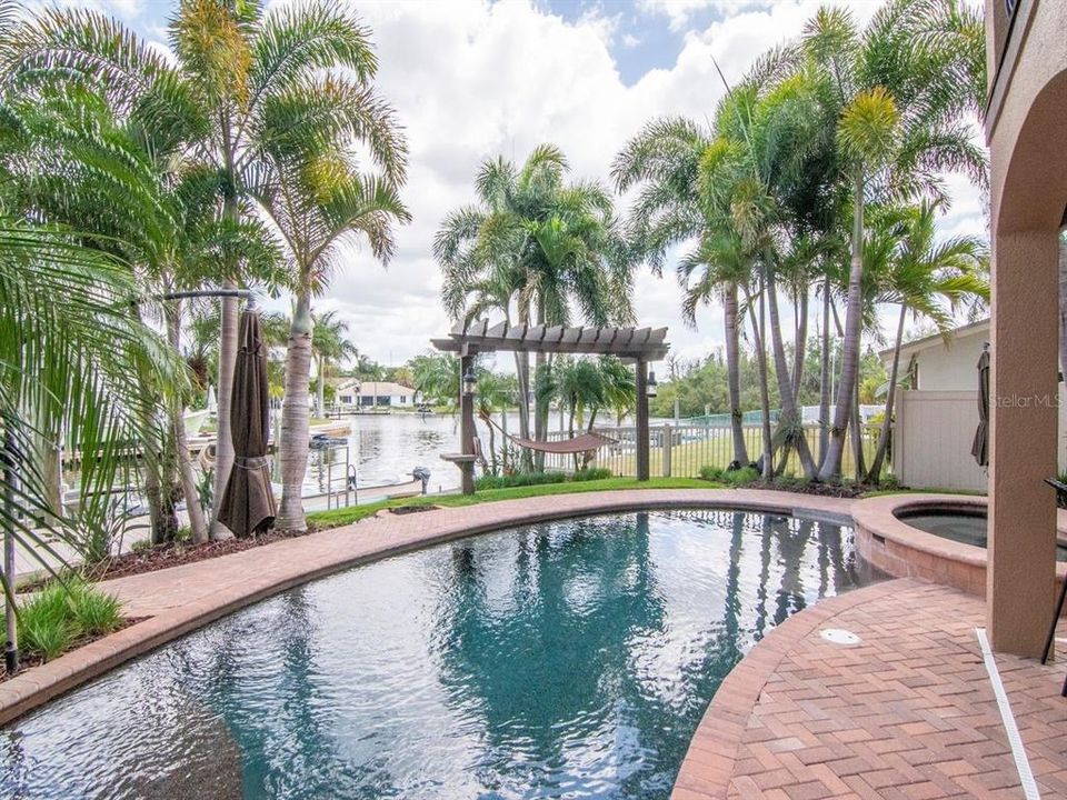En Venta: $2,099,000 (4 camas, 3 baños, 2720 Pies cuadrados)