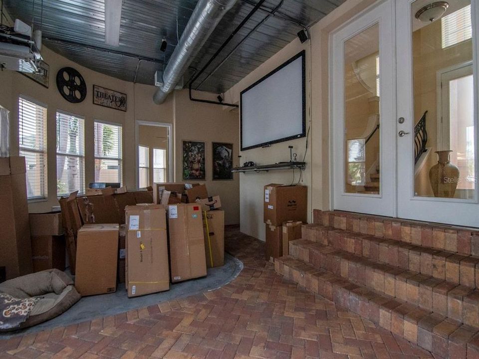 En Venta: $2,099,000 (4 camas, 3 baños, 2720 Pies cuadrados)