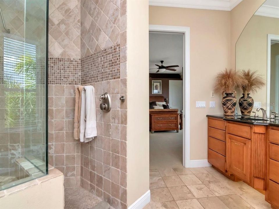 En Venta: $2,099,000 (4 camas, 3 baños, 2720 Pies cuadrados)