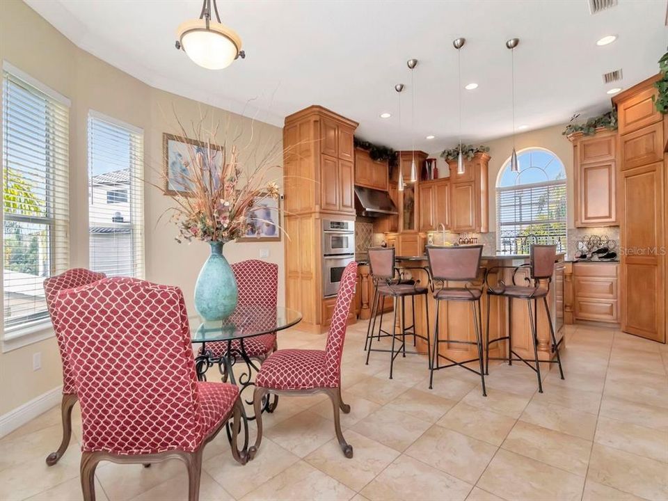 En Venta: $2,099,000 (4 camas, 3 baños, 2720 Pies cuadrados)