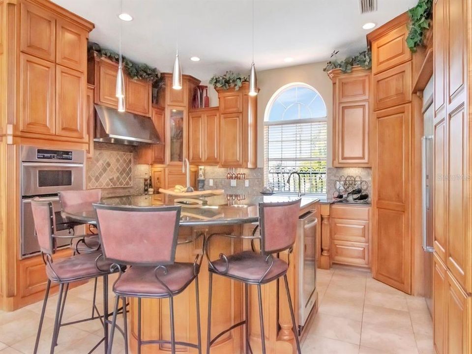 En Venta: $2,099,000 (4 camas, 3 baños, 2720 Pies cuadrados)