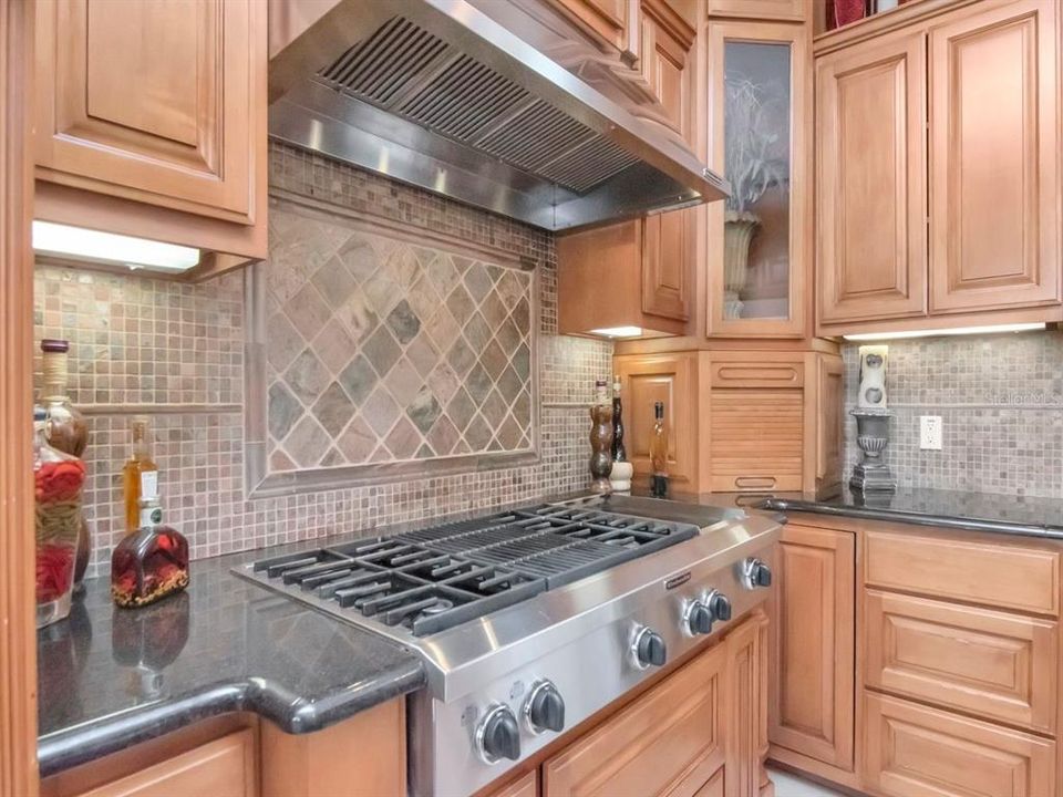 En Venta: $2,099,000 (4 camas, 3 baños, 2720 Pies cuadrados)