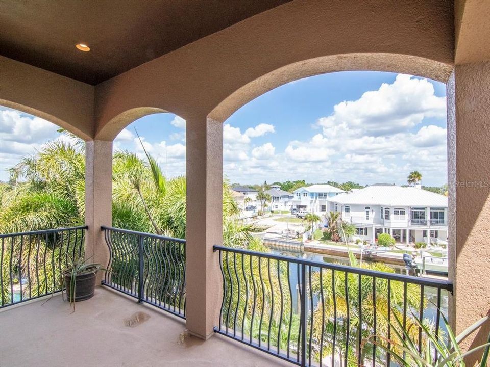 En Venta: $2,099,000 (4 camas, 3 baños, 2720 Pies cuadrados)