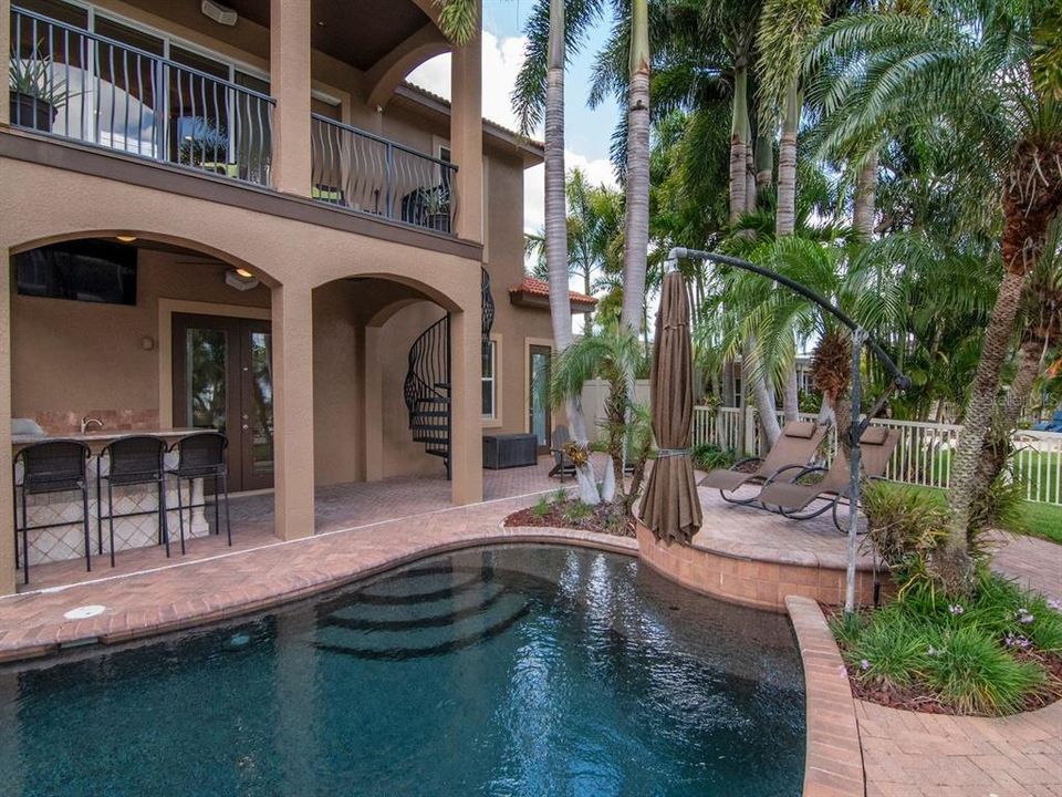 En Venta: $2,099,000 (4 camas, 3 baños, 2720 Pies cuadrados)