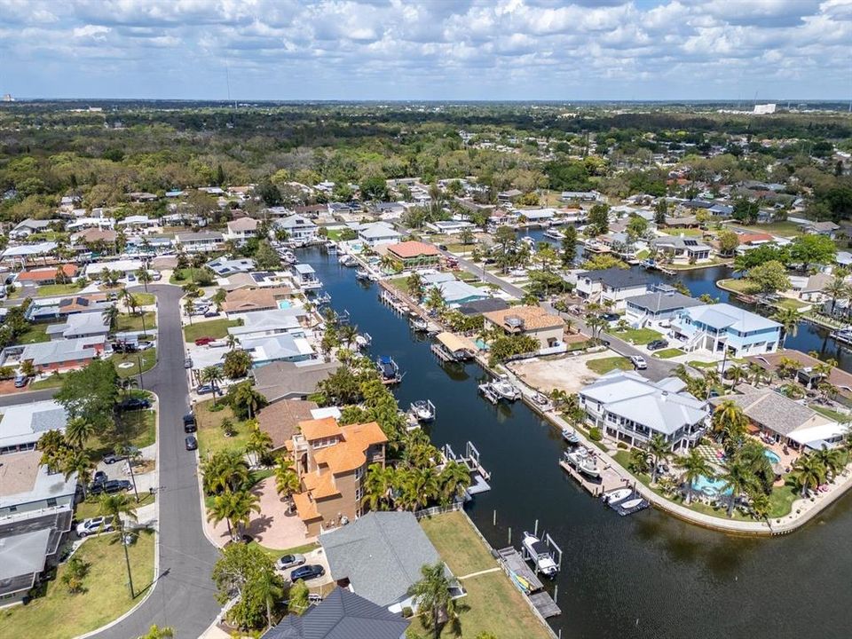 En Venta: $2,099,000 (4 camas, 3 baños, 2720 Pies cuadrados)
