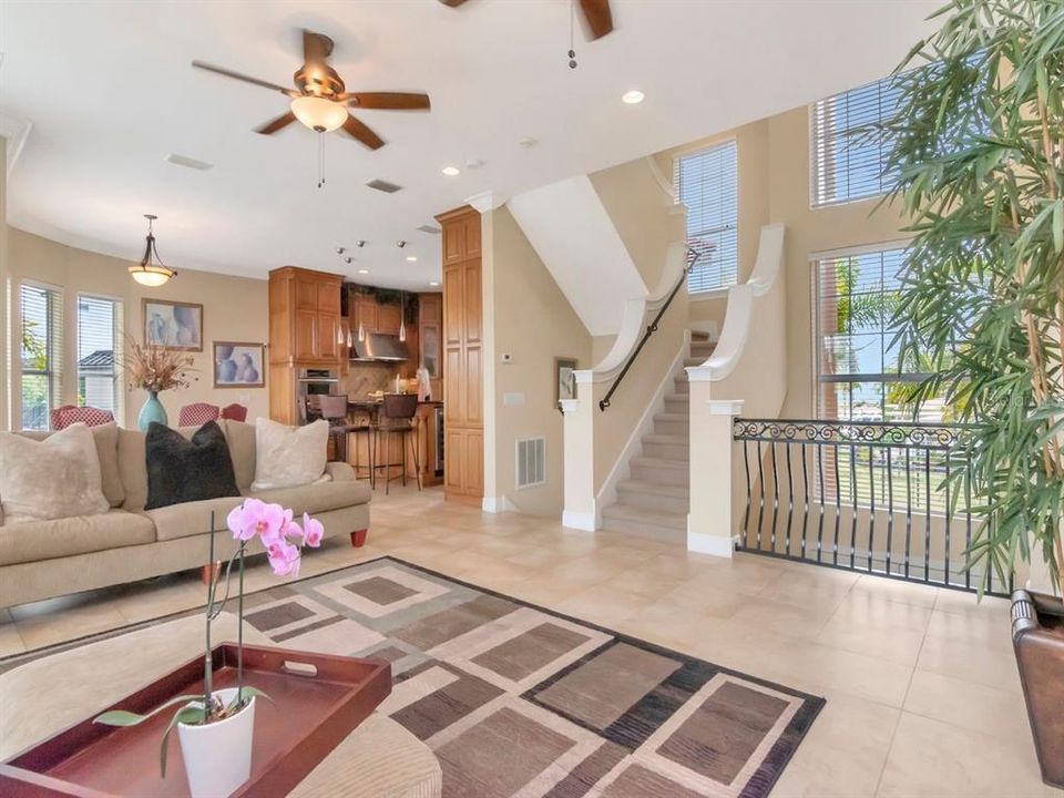 En Venta: $2,099,000 (4 camas, 3 baños, 2720 Pies cuadrados)
