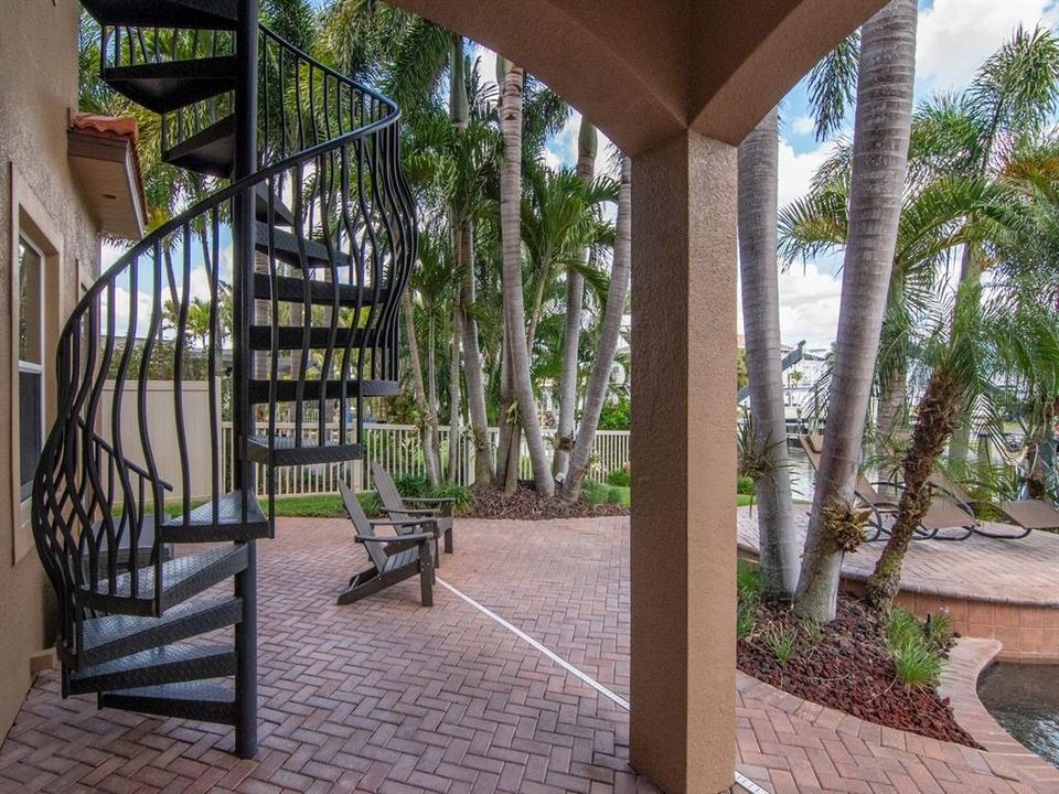 En Venta: $2,099,000 (4 camas, 3 baños, 2720 Pies cuadrados)