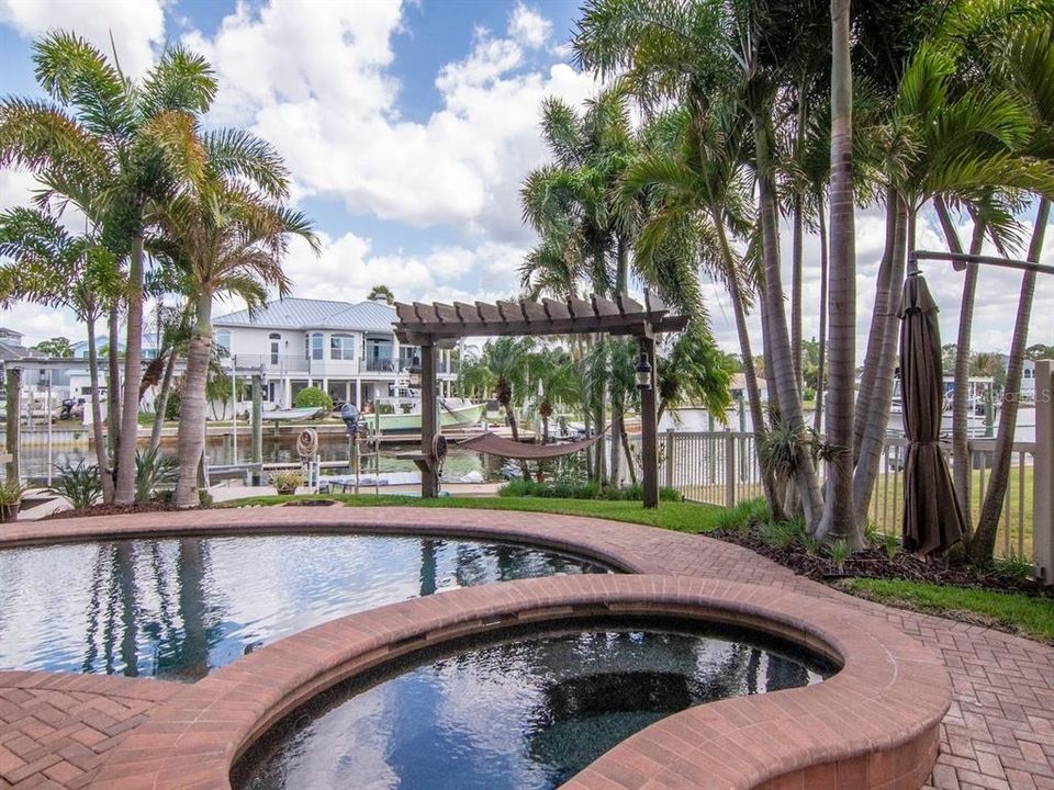 En Venta: $2,099,000 (4 camas, 3 baños, 2720 Pies cuadrados)