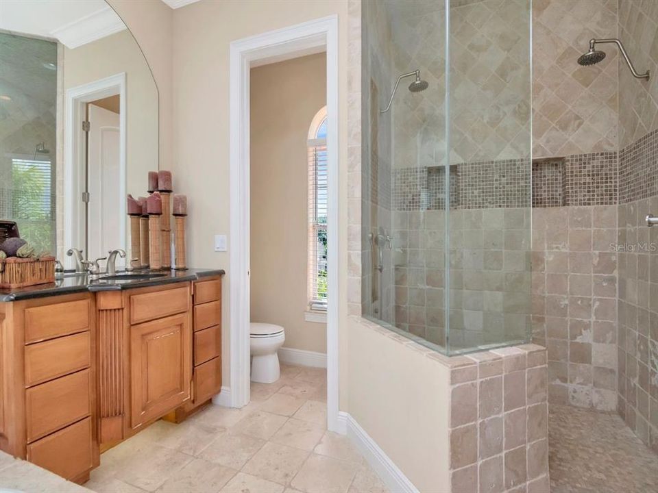 En Venta: $2,099,000 (4 camas, 3 baños, 2720 Pies cuadrados)