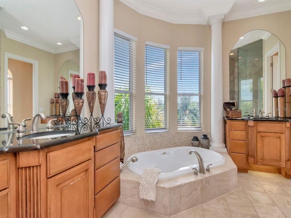 En Venta: $2,099,000 (4 camas, 3 baños, 2720 Pies cuadrados)