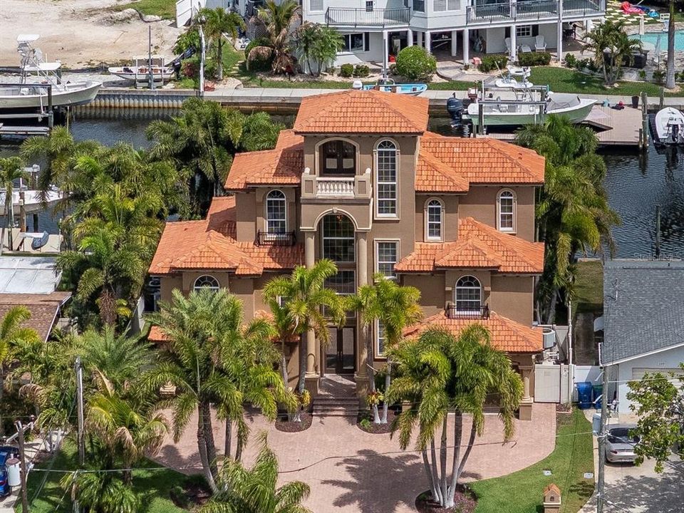 En Venta: $2,099,000 (4 camas, 3 baños, 2720 Pies cuadrados)