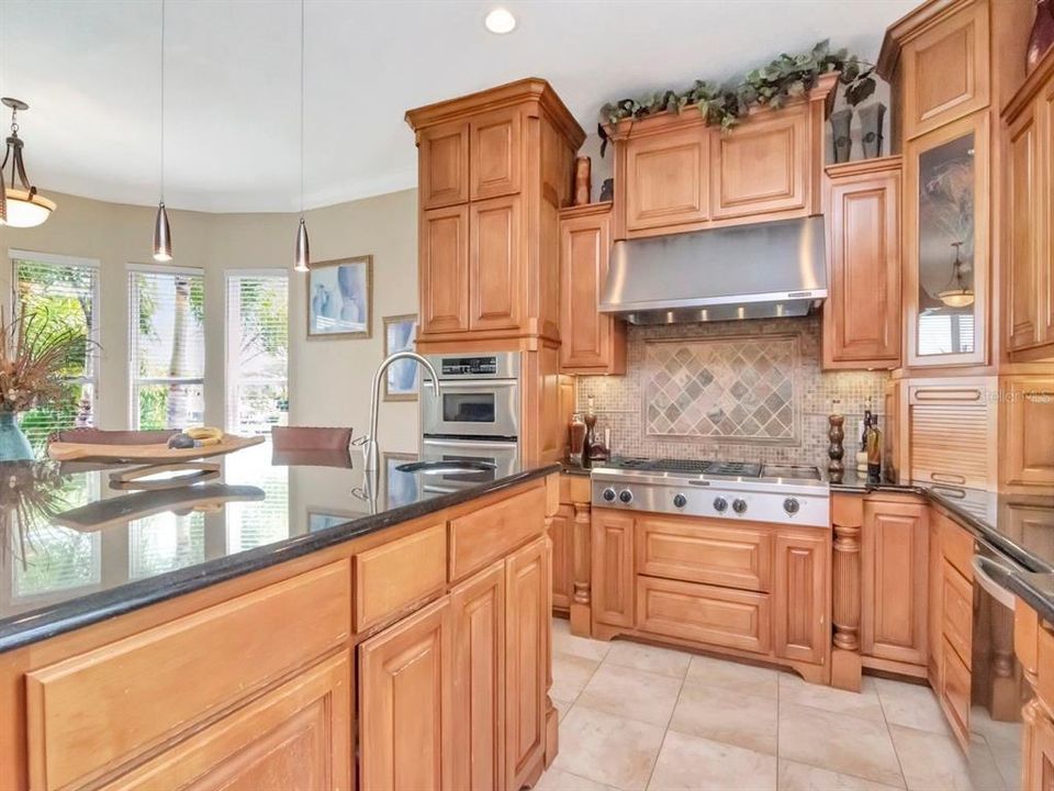 En Venta: $2,099,000 (4 camas, 3 baños, 2720 Pies cuadrados)