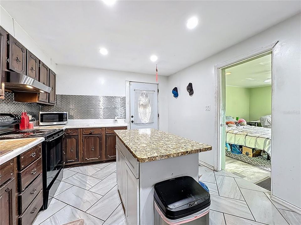 На продажу: $449,999 (3 спален, 2 ванн, 1737 Квадратных фут)