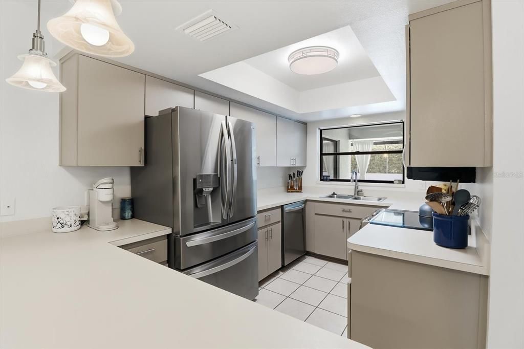 Activo con contrato: $395,000 (3 camas, 2 baños, 2580 Pies cuadrados)