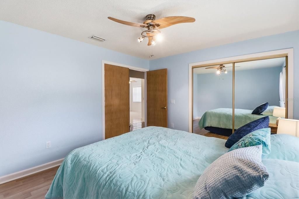 Activo con contrato: $395,000 (3 camas, 2 baños, 2580 Pies cuadrados)