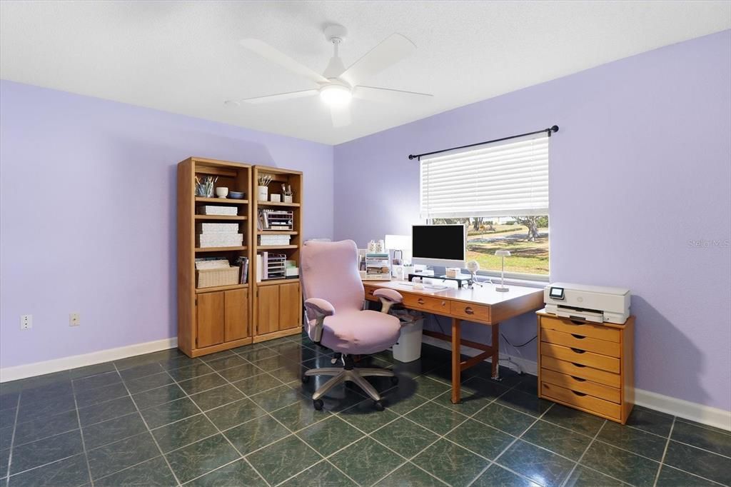 Activo con contrato: $395,000 (3 camas, 2 baños, 2580 Pies cuadrados)