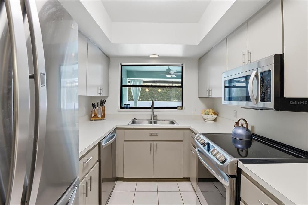Activo con contrato: $395,000 (3 camas, 2 baños, 2580 Pies cuadrados)