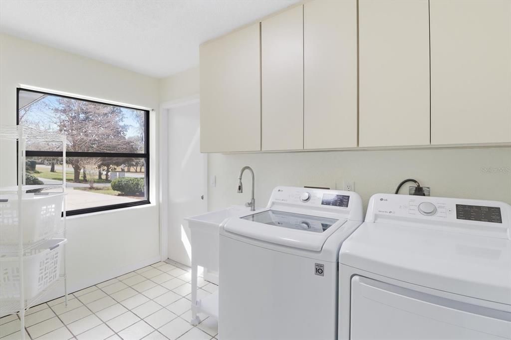 Activo con contrato: $395,000 (3 camas, 2 baños, 2580 Pies cuadrados)