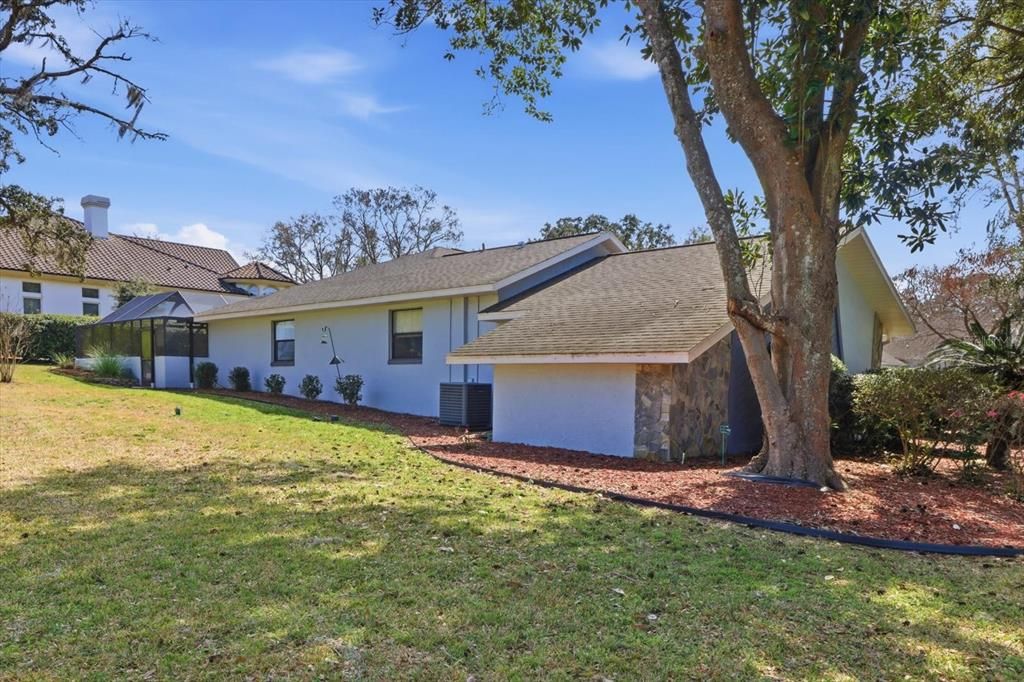 Activo con contrato: $395,000 (3 camas, 2 baños, 2580 Pies cuadrados)