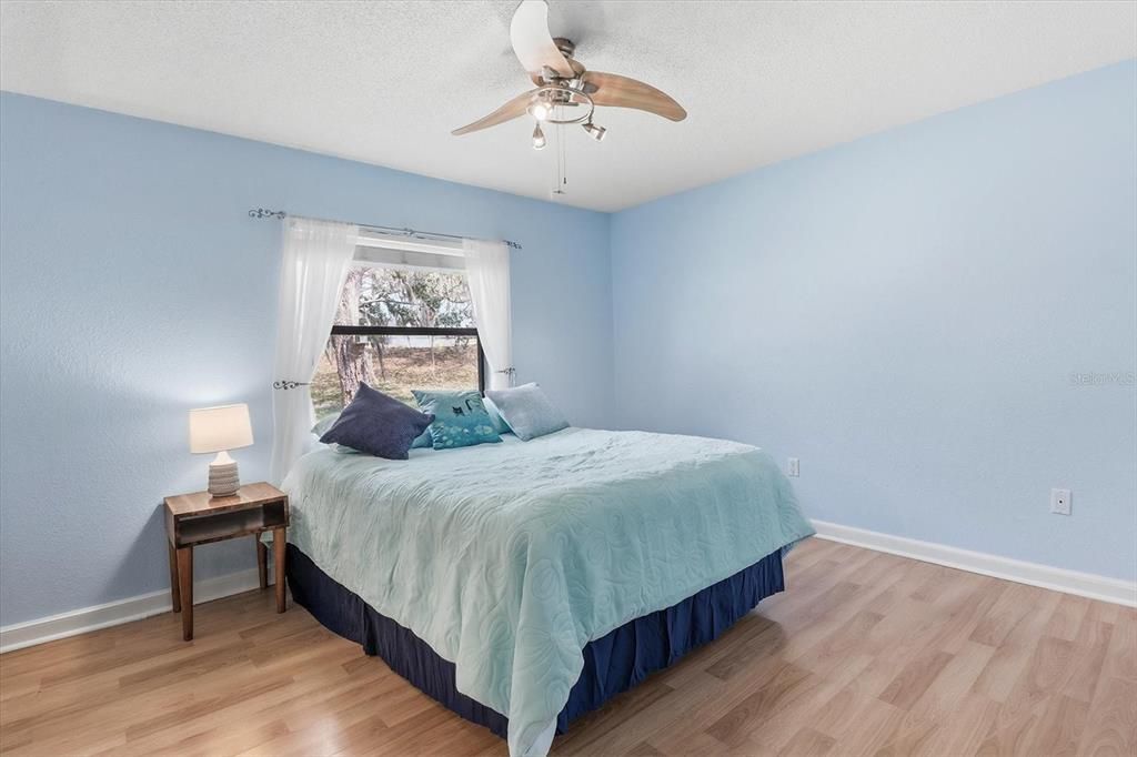 Activo con contrato: $395,000 (3 camas, 2 baños, 2580 Pies cuadrados)