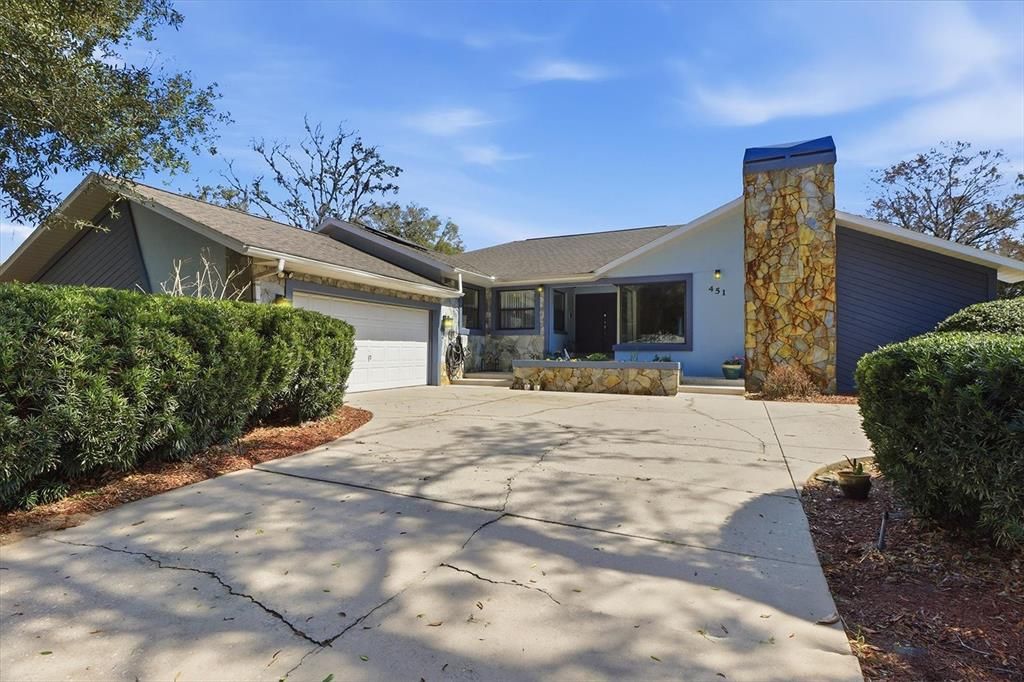 Activo con contrato: $395,000 (3 camas, 2 baños, 2580 Pies cuadrados)