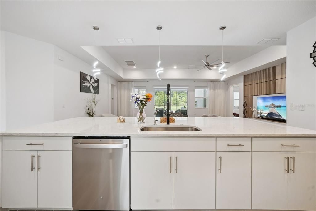 En Venta: $899,000 (5 camas, 4 baños, 3300 Pies cuadrados)