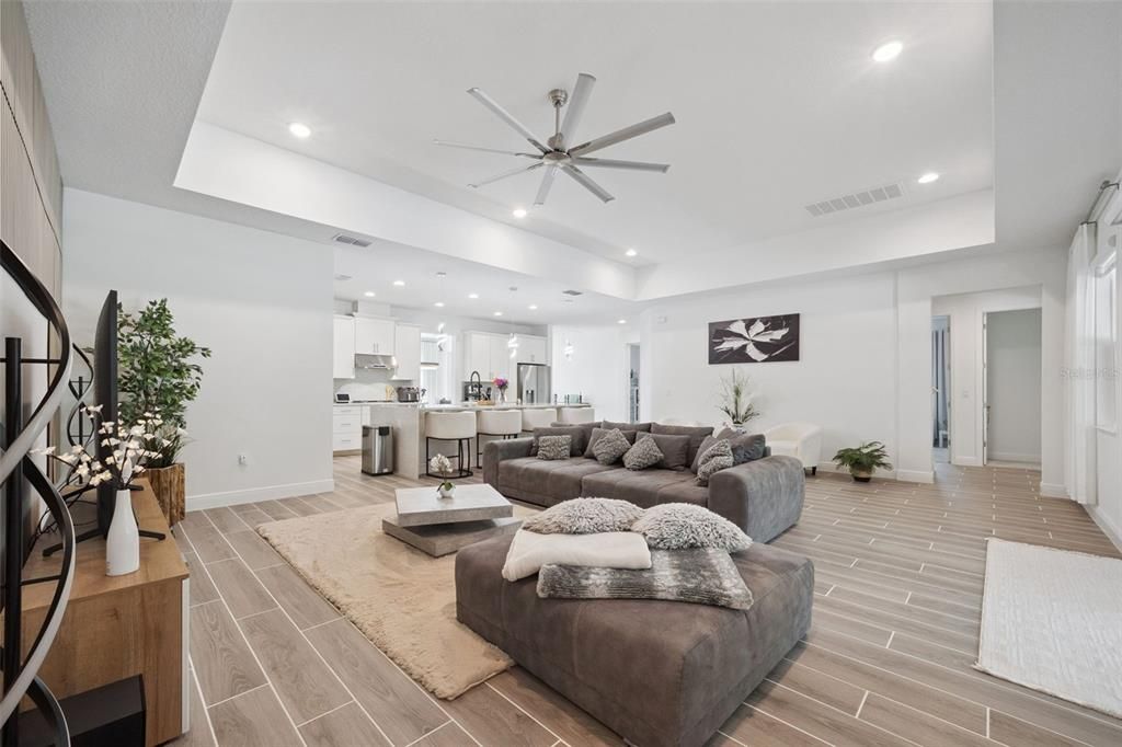 En Venta: $899,000 (5 camas, 4 baños, 3300 Pies cuadrados)