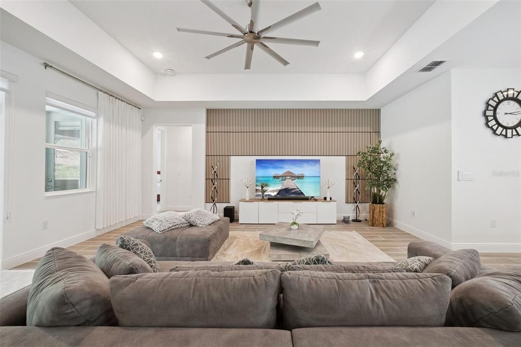 En Venta: $899,000 (5 camas, 4 baños, 3300 Pies cuadrados)