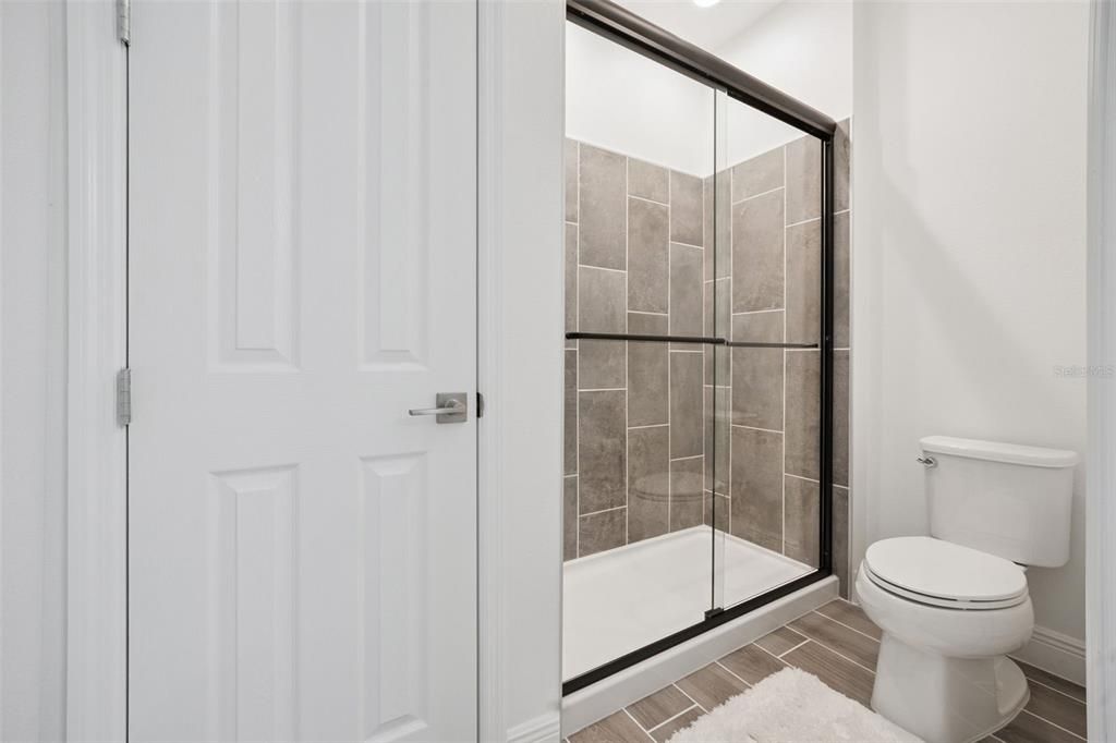 En Venta: $899,000 (5 camas, 4 baños, 3300 Pies cuadrados)