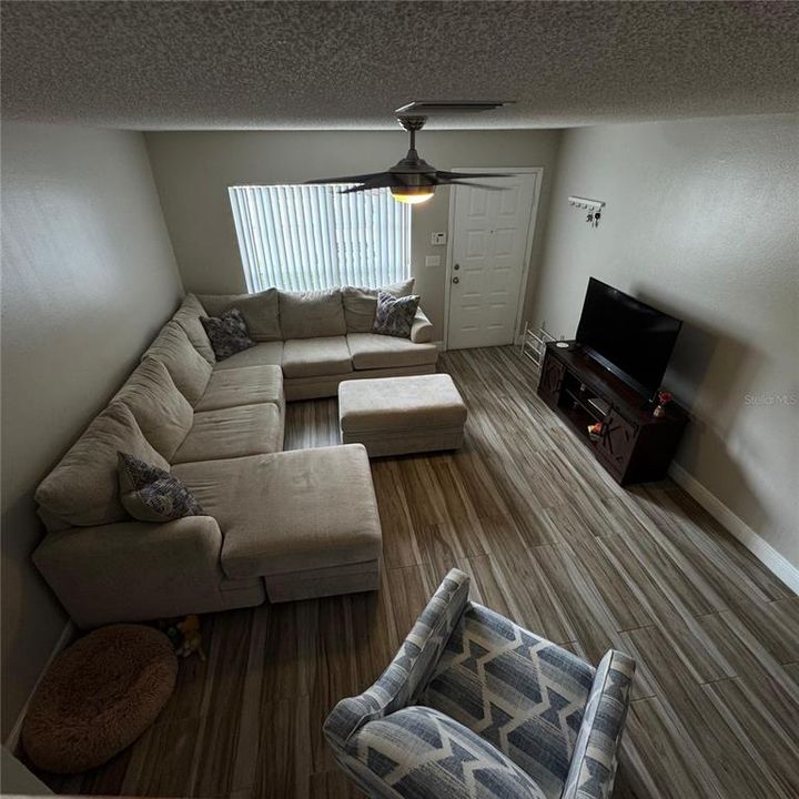 待售: $252,000 (2 贝兹, 2 浴室, 1394 平方英尺)