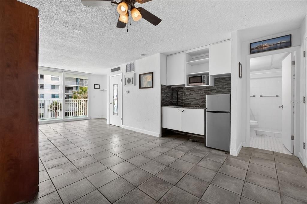 For Sale: $129,900 (0 beds, 1 baths, 344 Square Feet)
