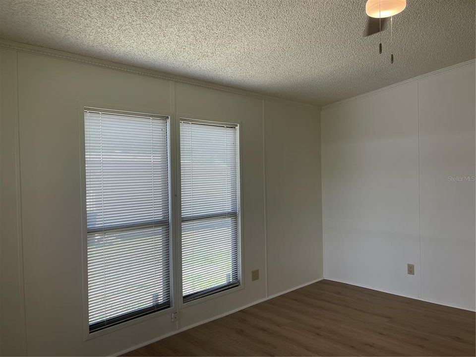 For Sale: $159,900 (2 beds, 2 baths, 1352 Square Feet)