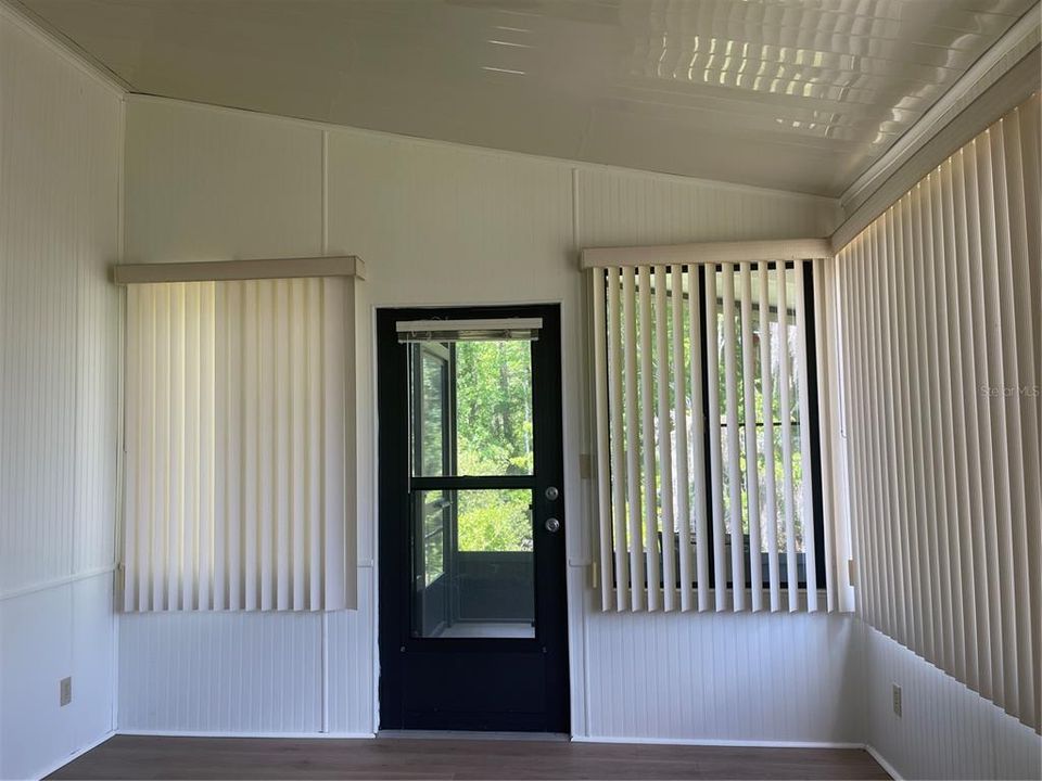 For Sale: $159,900 (2 beds, 2 baths, 1352 Square Feet)